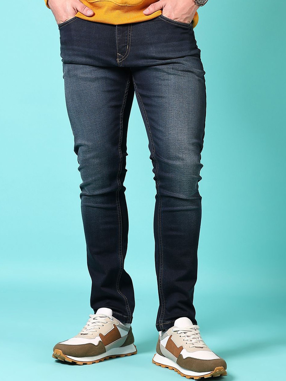 

V-Mart Men Regular Fit Light Fade Jeans, Blue
