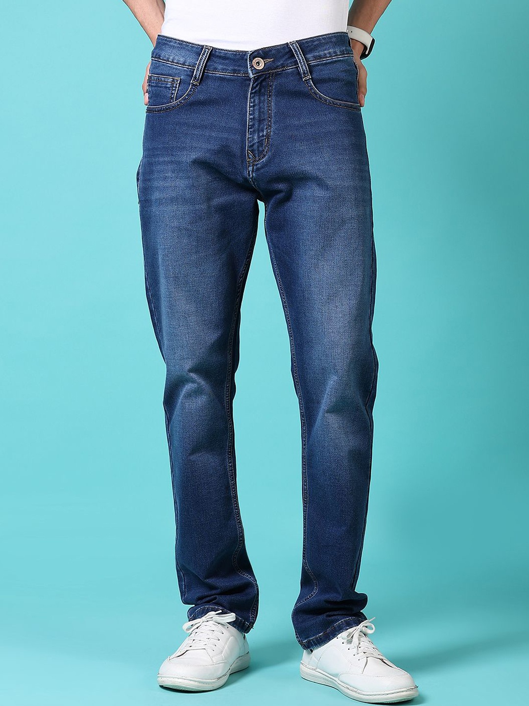 

V-Mart Men Regular Fit Light Fade Jeans, Blue