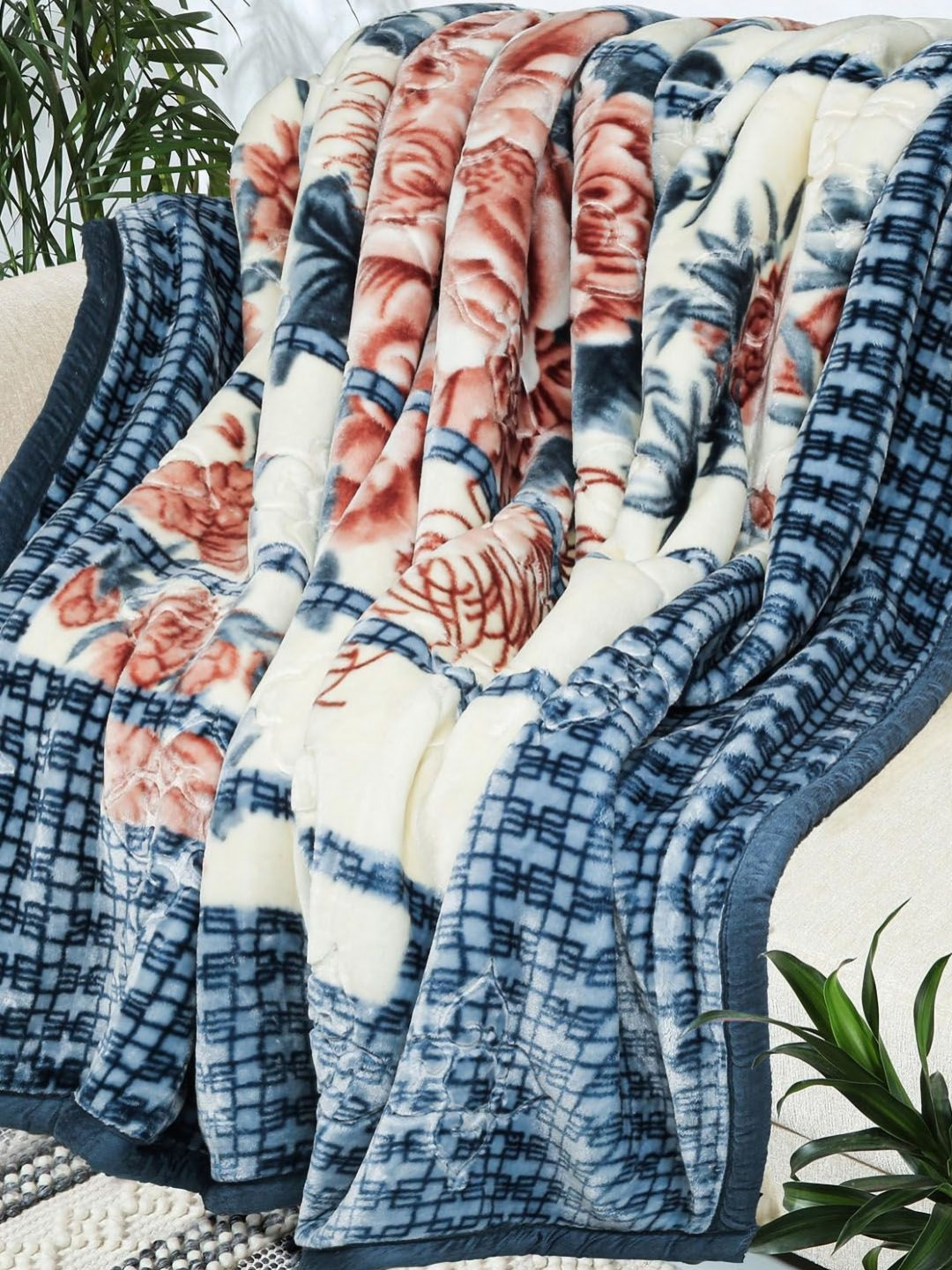 

VAS COLLECTIONS Blue & White Floral Printed Fleece 500 GSM Double Bed Blanket