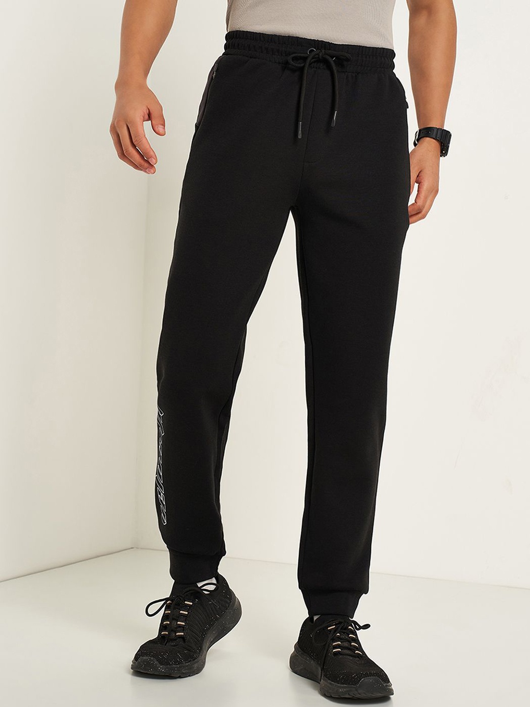 

Ajile by Pantaloons Men Regular Fit Mid Rise Sports Joggers, Black