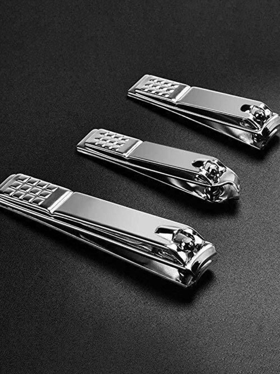 

Lenon Set Of 16 Manicure Kit With Ear Plug, Silver