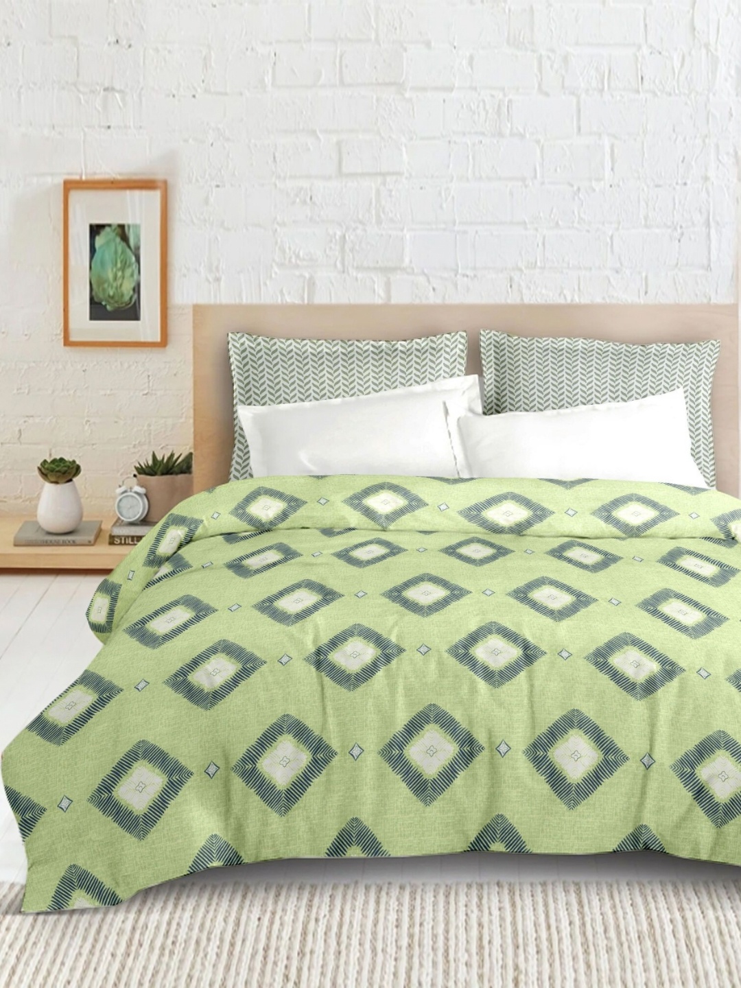 

Enchant Home Green and White Geometric 120 TC Queen Bedsheet Set- 2.54 m x 2.28 m