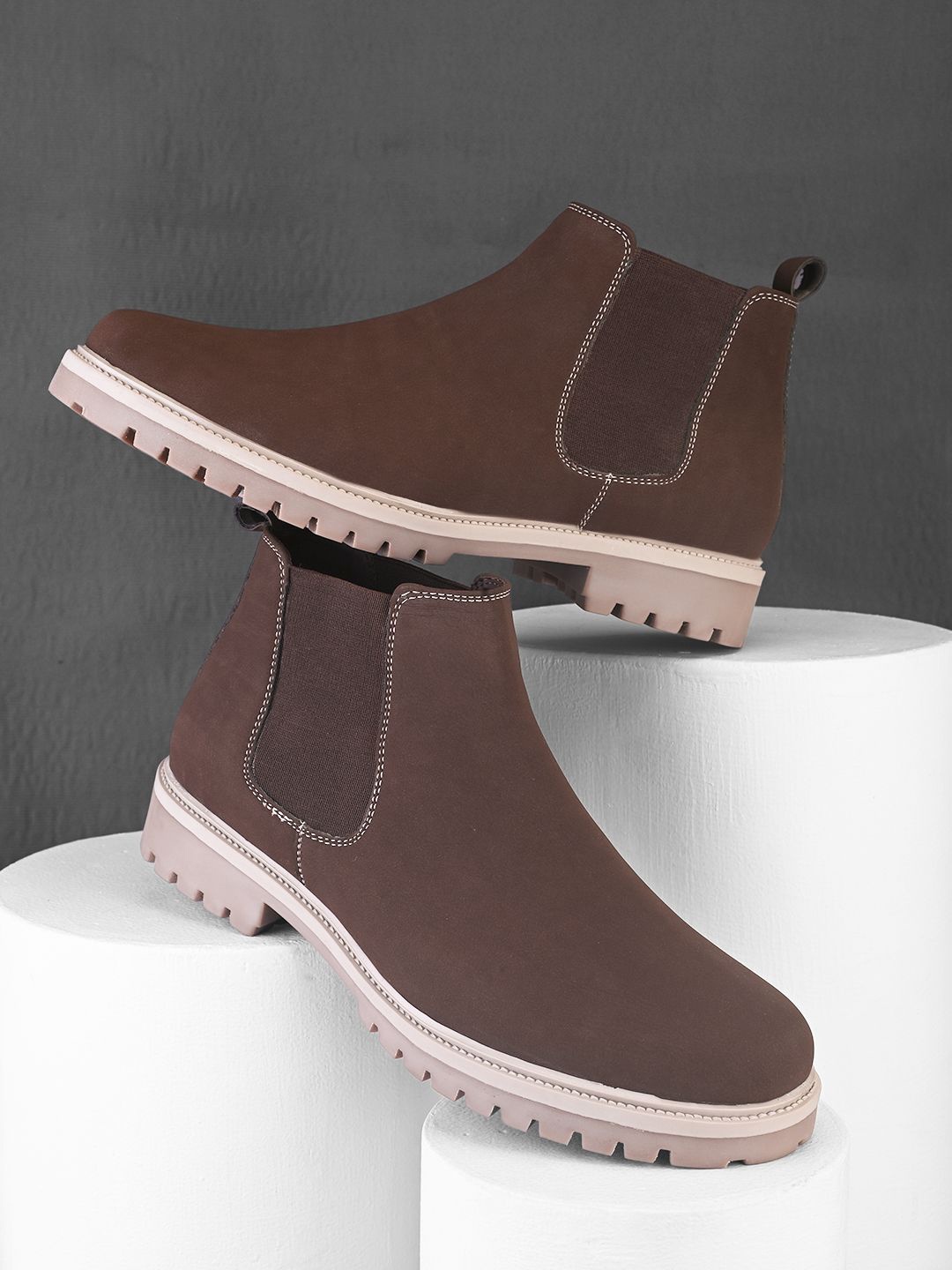 

The Roadster Lifestyle Co Men Leather Chelsea Boots, Brown
