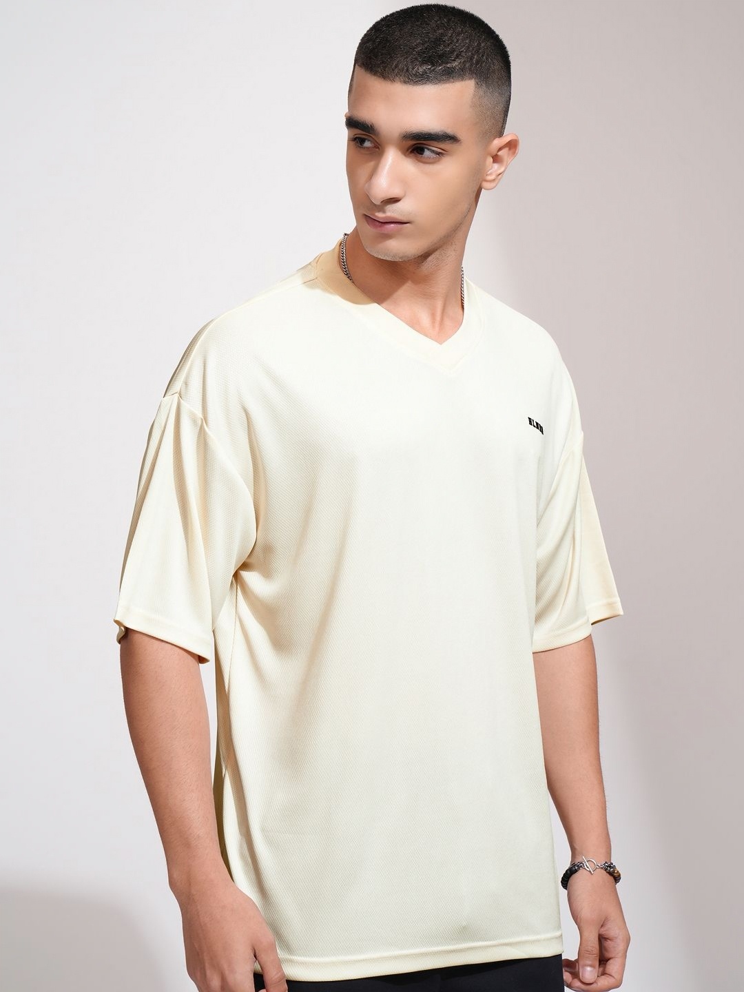 

HIGHLANDER Men V-Neck Drop-Shoulder Sleeves T-shirt, Cream