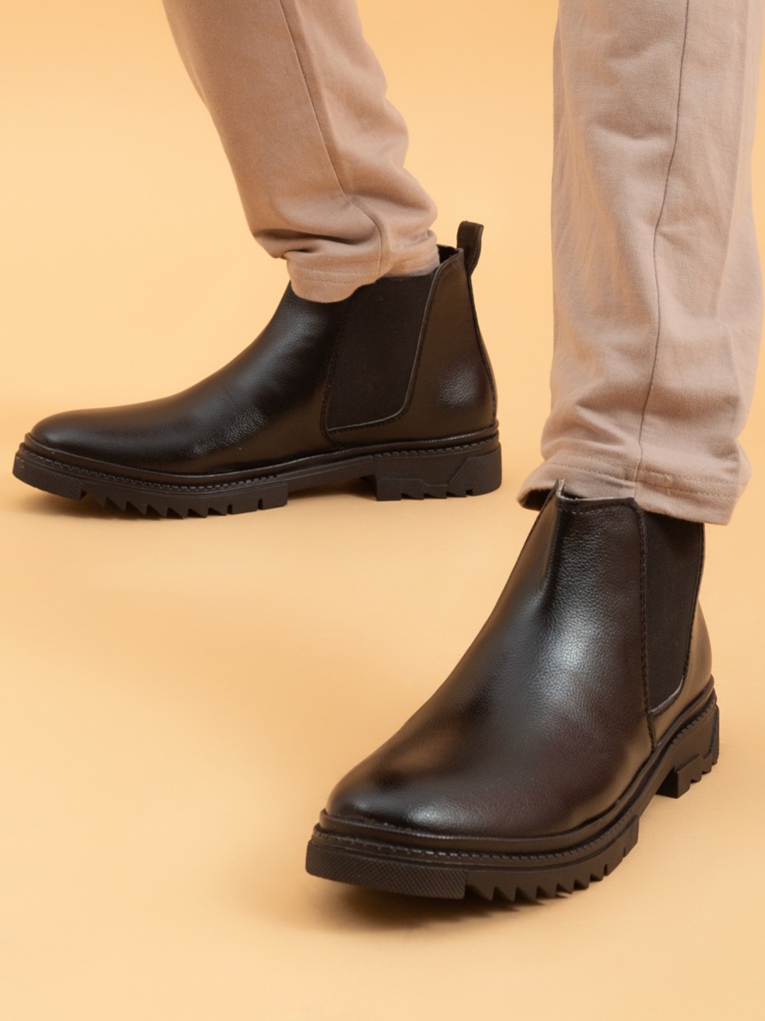 

Big Fox Men Side Zip Chelsea Boots, Black