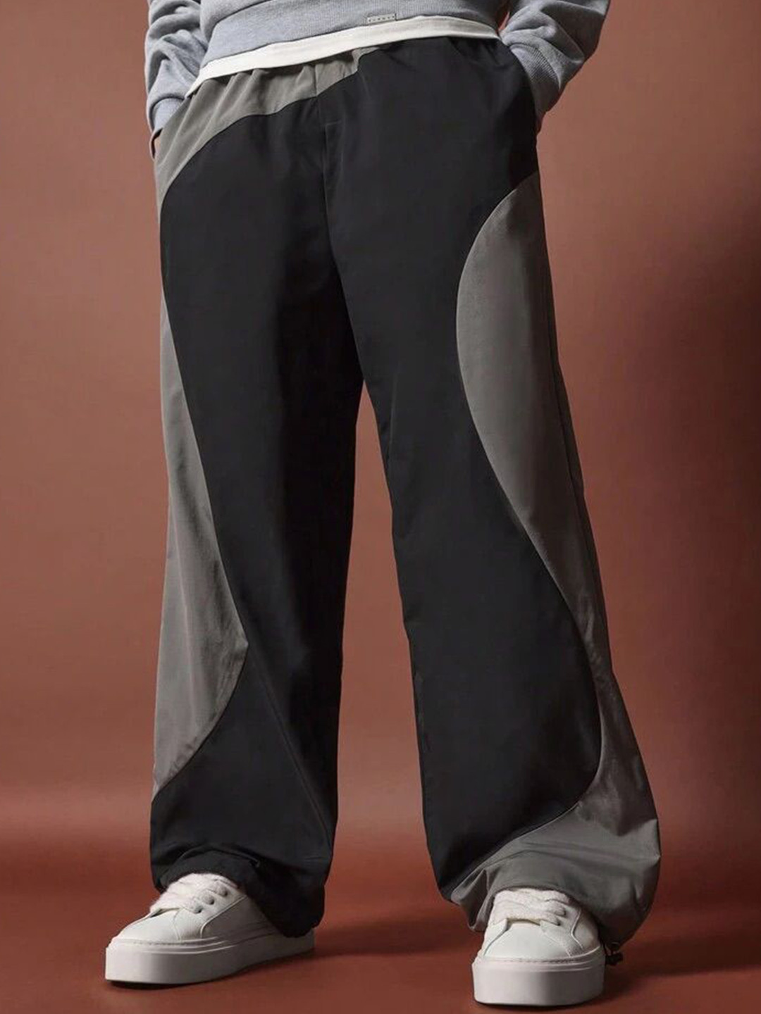 

TABADTOD Men Striped Relaxed Loose Fit Trousers, Grey
