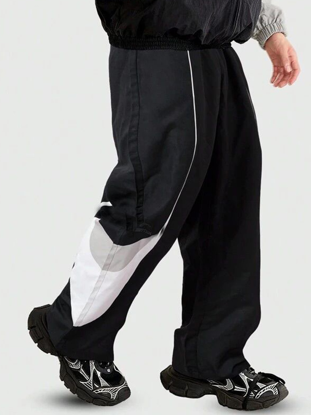 

TABADTOD Men Striped Relaxed Loose Fit Trousers, Black