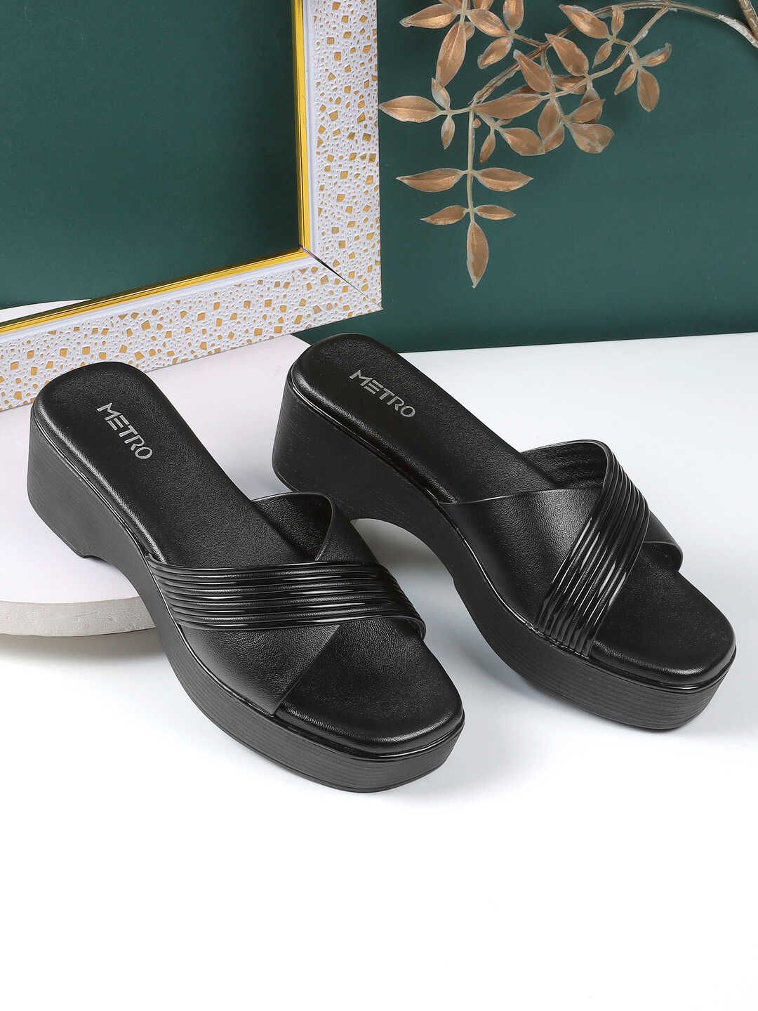 

Metro Textured Platform Sandals, Black