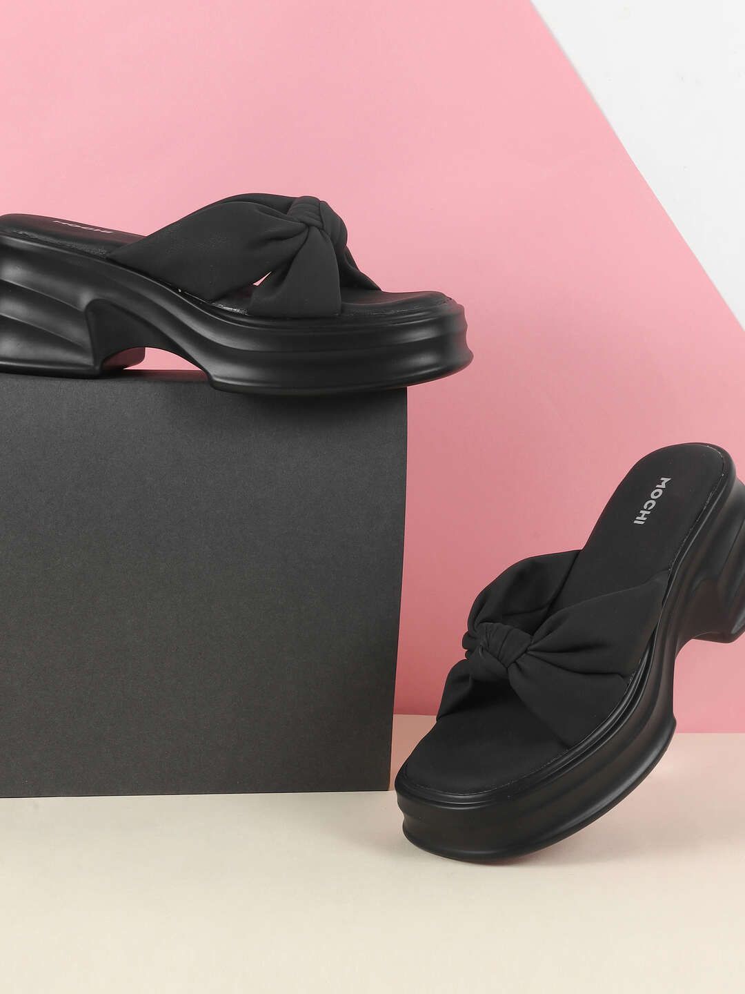 

Mochi Platform Pumps with Bows, Black