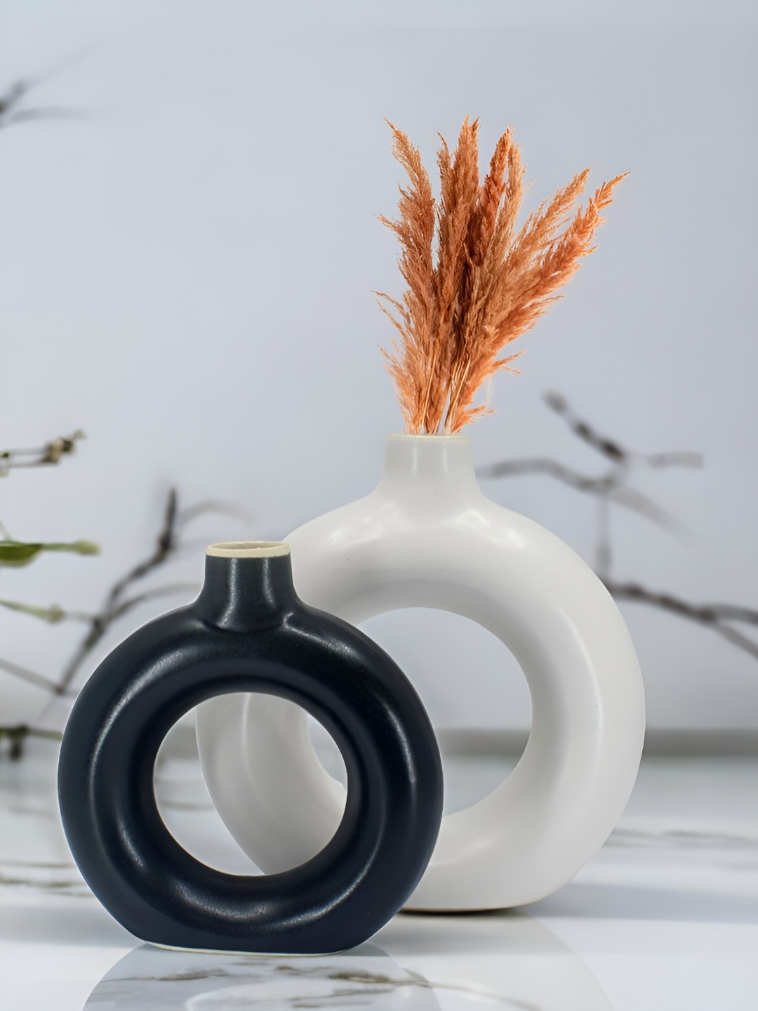 

The Decor Lane 2-Pcs White & Black Ceramic Donut Vase