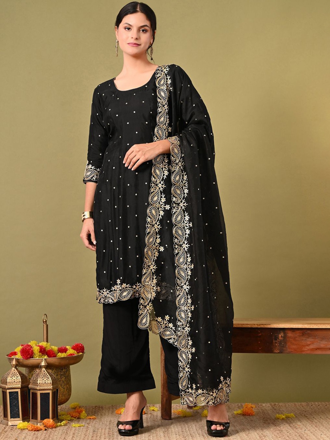 

ZARIKALI Floral Embroidered Thread Work Organza Kurta With Palazzos And Dupatta, Black