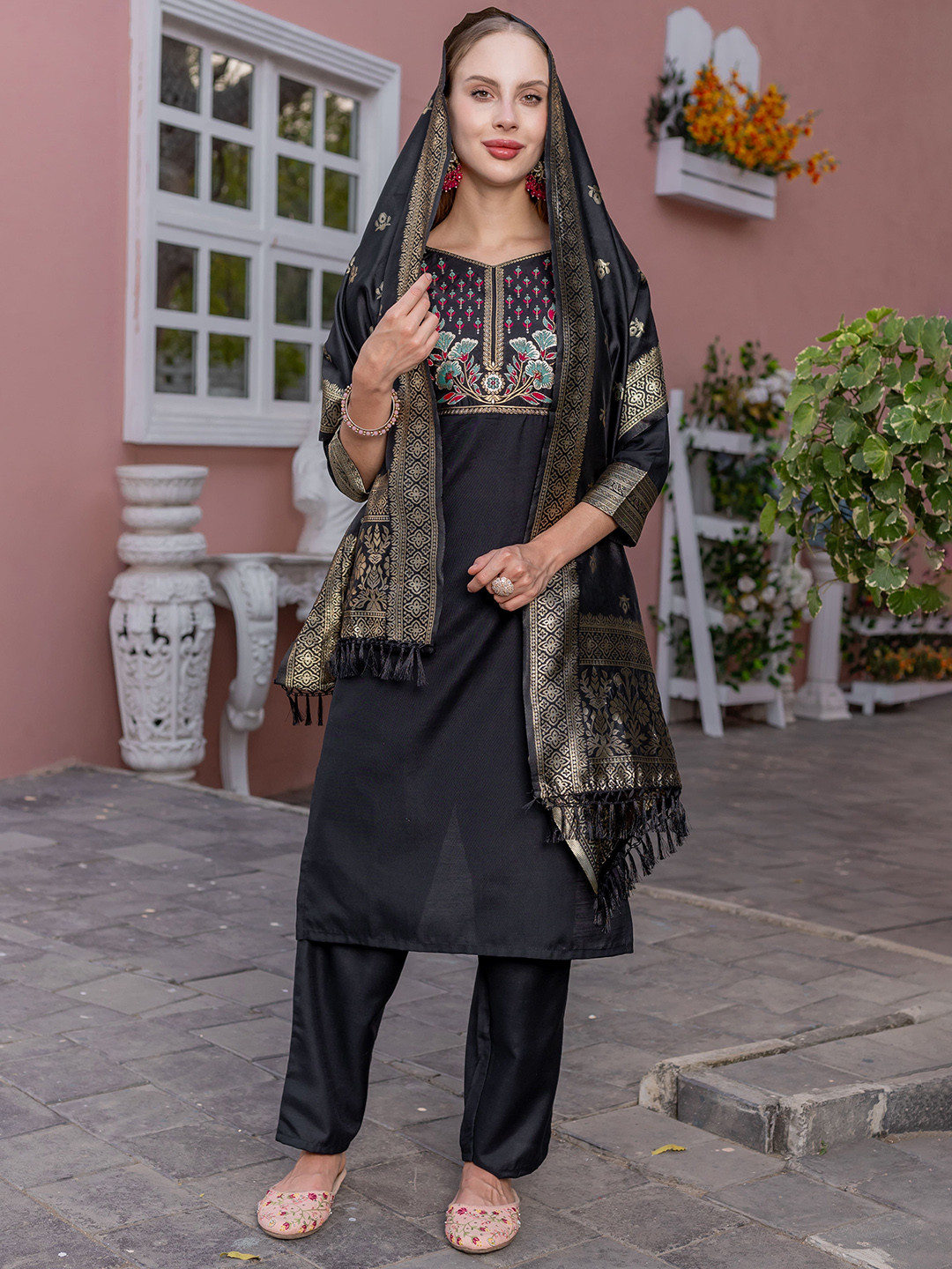 

Shriji fashion Ethnic Motifs Printed V Neck Kurta With Harem Pants & Dupatta, Black