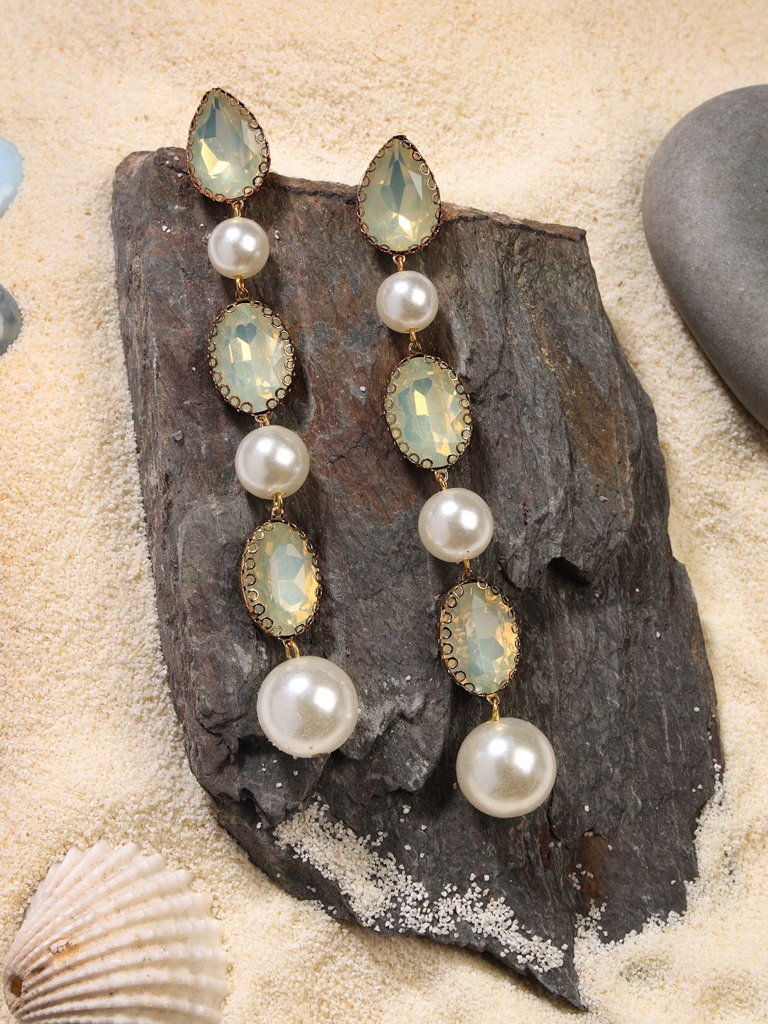 

VESTIDO MODAS Gold-Plated Pearls Beaded Contemporary Shaped Drop Earrings