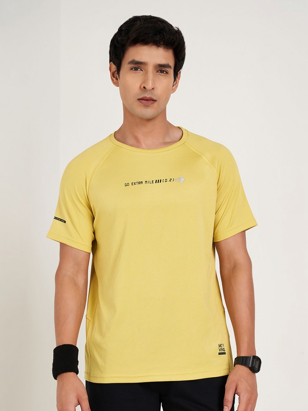 

Ajile by Pantaloons Men Extended Sleeves Pockets Slim Fit T-shirt, Yellow