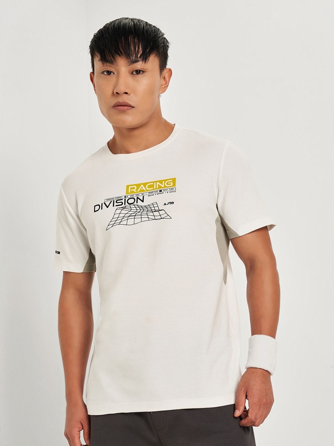 

Ajile by Pantaloons Men Typography Applique Slim Fit T-shirt, White