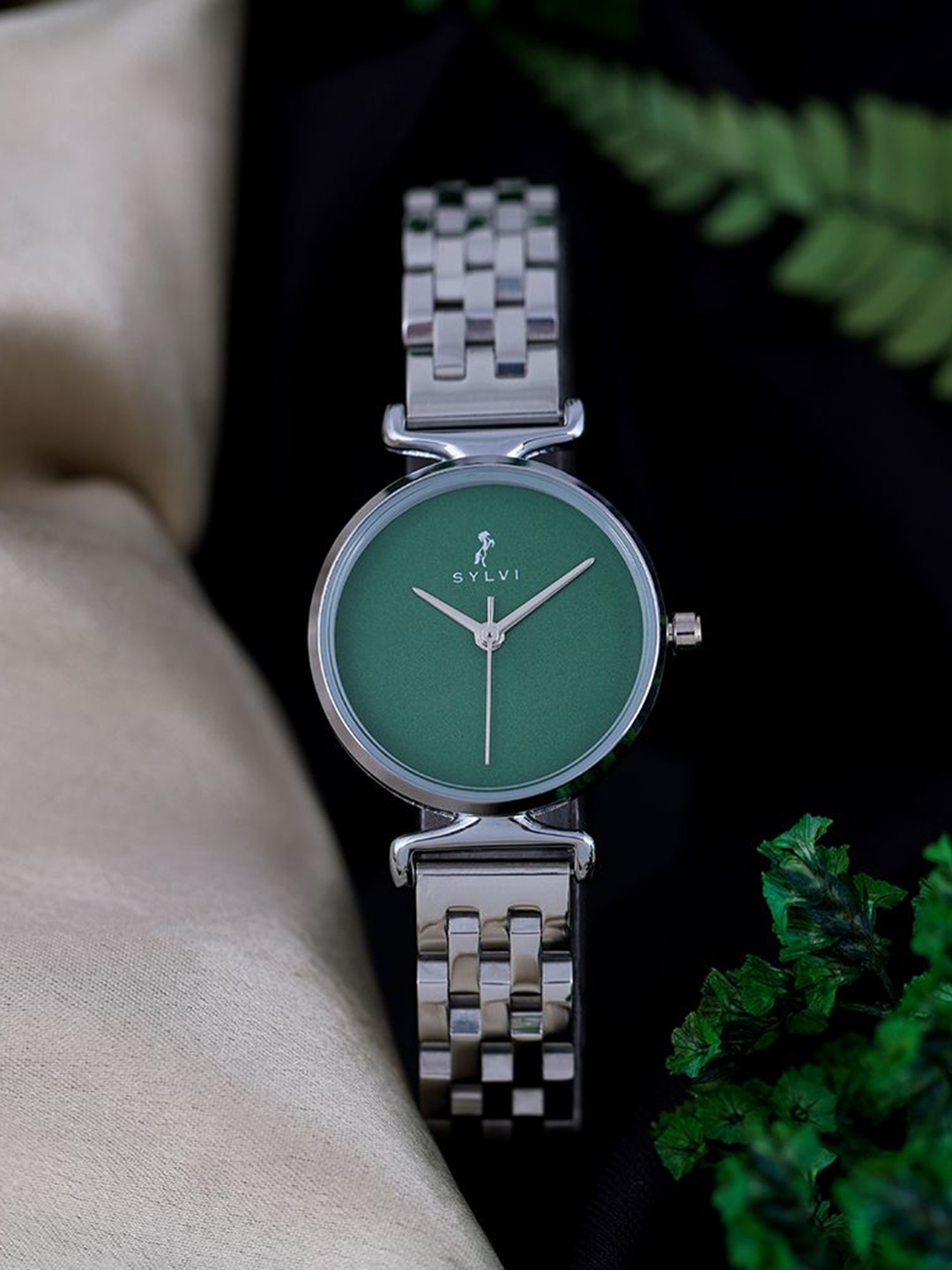 

Sylvi Women Dial & Stainless Steel Straps Analogue Multi Function Watch VLTS-Green-silver