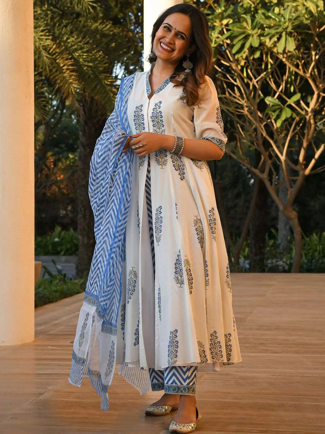 

7Threads Women Ethnic Motifs Printed Regular Kurta with Trousers & With Dupatta, White