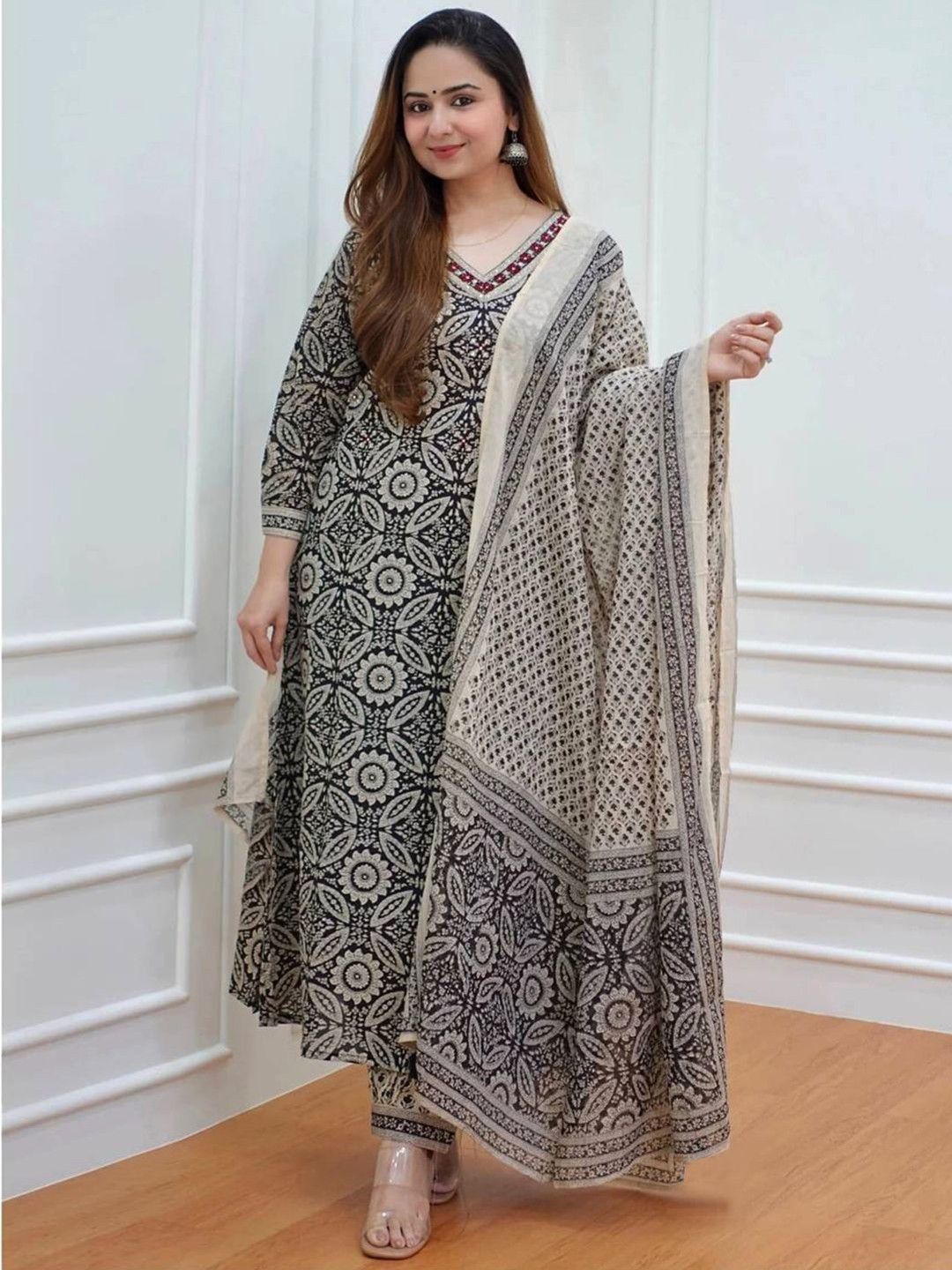 

7Threads Women Ethnic Motifs Printed Regular Kurta with Trousers & With Dupatta, Black