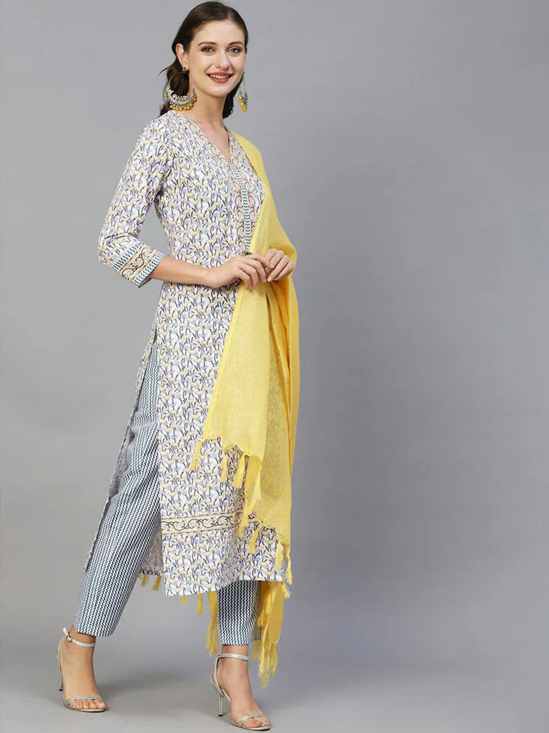 

7Threads Women Ethnic Motifs Printed Regular Kurta with Trousers & With Dupatta, White
