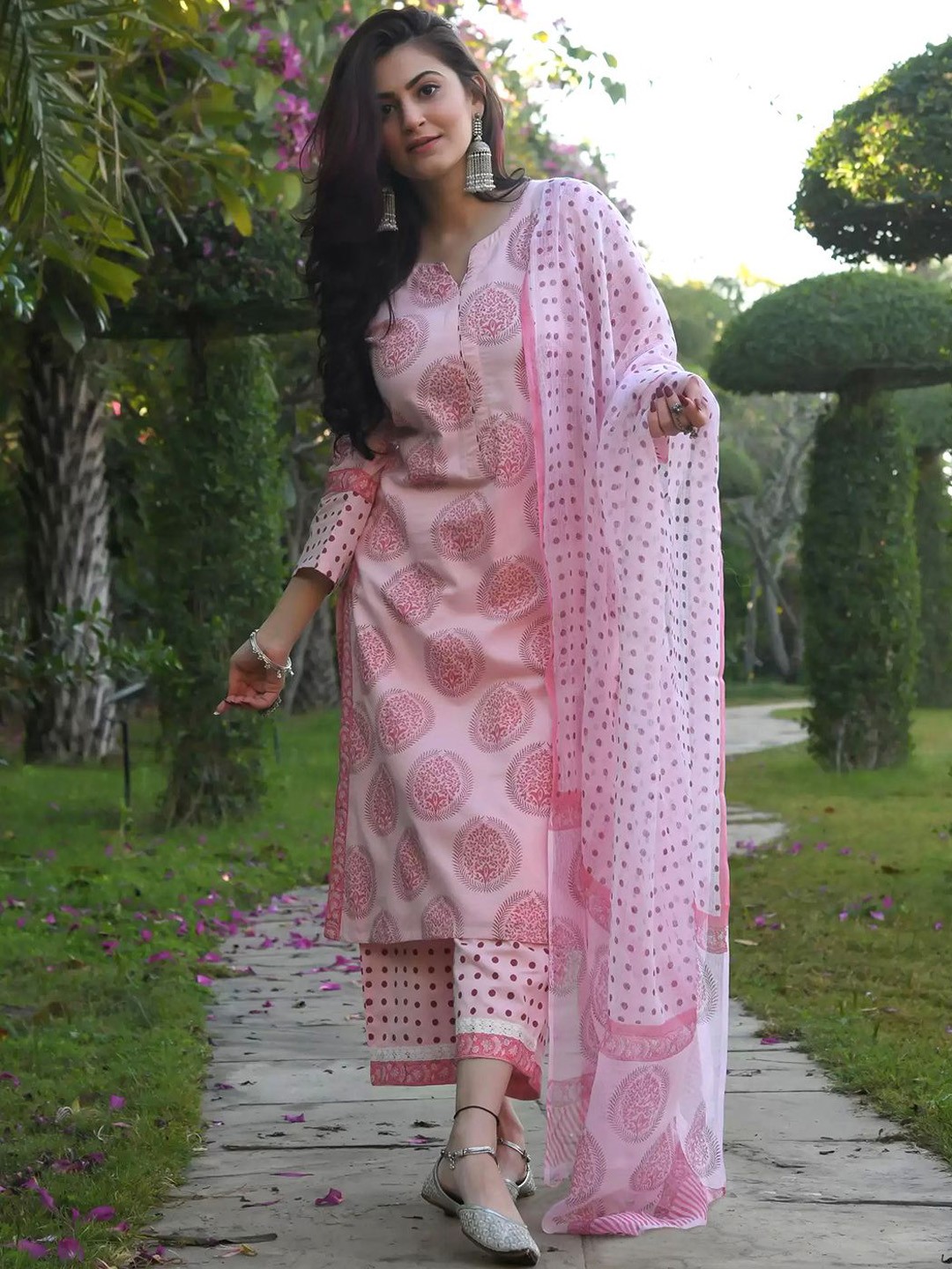

7Threads Ethnic Motifs Printed Notch Neck Straight Kurta With Trousers And Dupatta, Pink