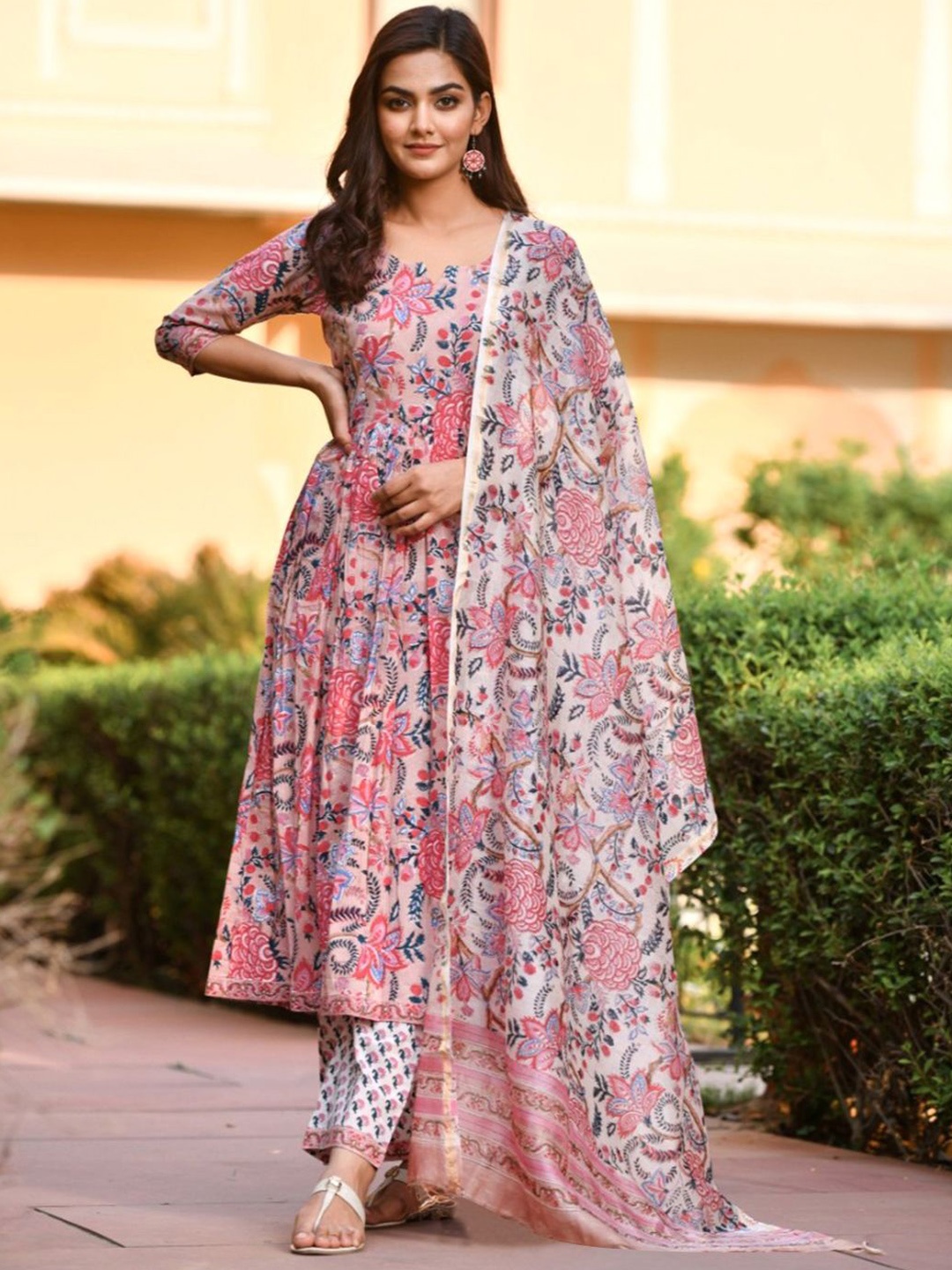 

7Threads Women Ethnic Motifs Printed Regular Kurta with Trousers & With Dupatta, Pink