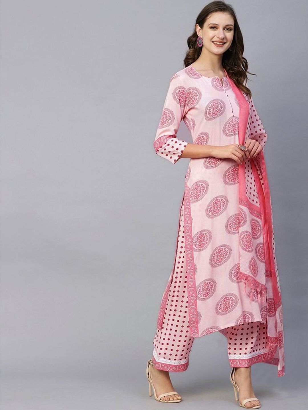 

7Threads Women Ethnic Motifs Printed Regular Kurta with Trousers & With Dupatta, Pink