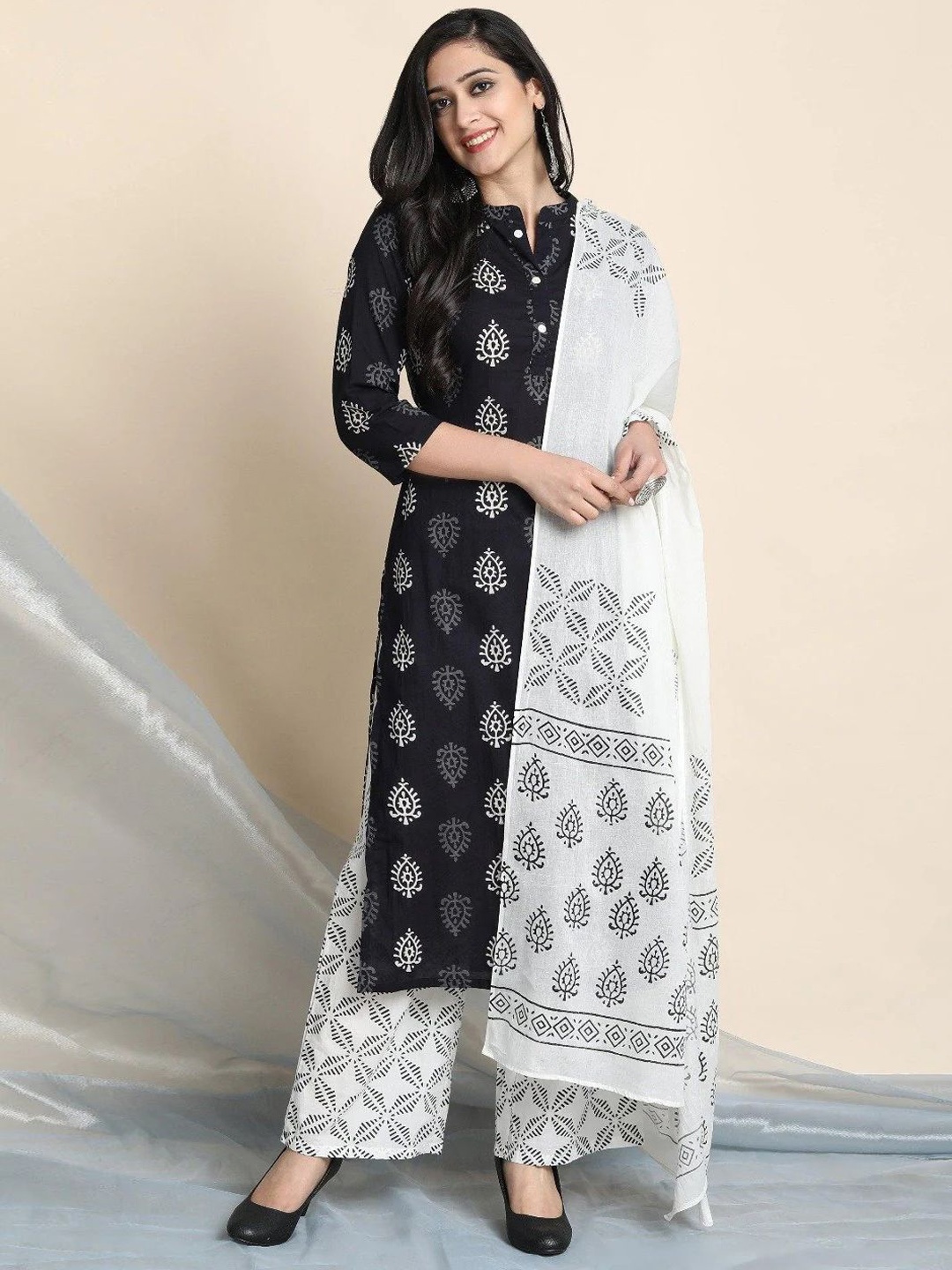 

7Threads Ethnic motifs Printed Mandarin Collar Straight Kurta With Trousers And Dupatta, Black