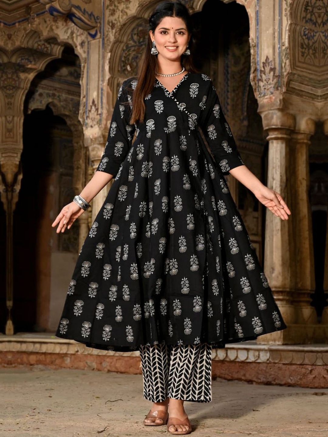 

7Threads Ethnic Motifs Printed V-Neck Anarkali Kurta with Trousers And Dupatta, Black