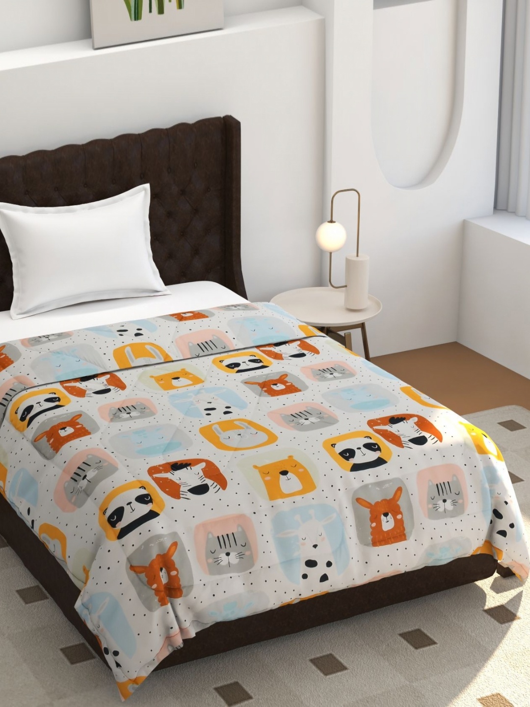 

BREVARD White Cartoon Characters Printed Glace Cotton 150 GSM Double Bed Comforter