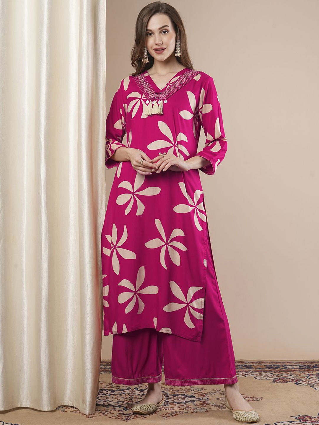 

INDYES Floral Printed V-Neck Straight Kurta With Trouser, Pink