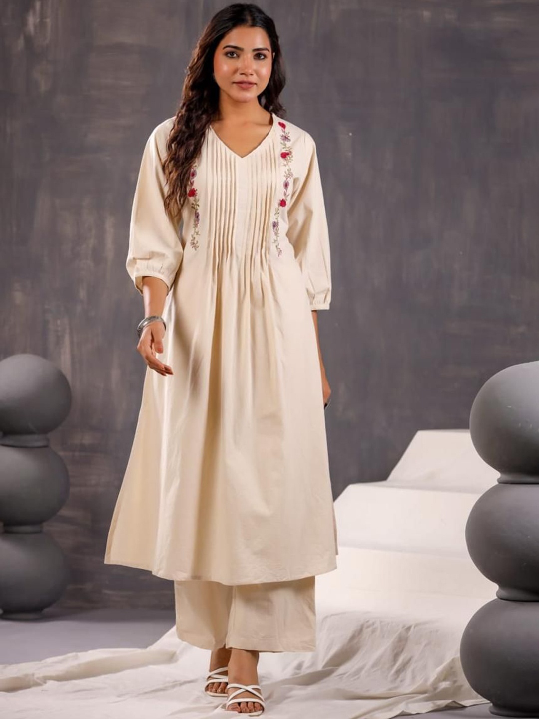 

INDYES Floral Embroidered V-Neck Pleated Pure Cotton Kurta with Palazzos, Cream