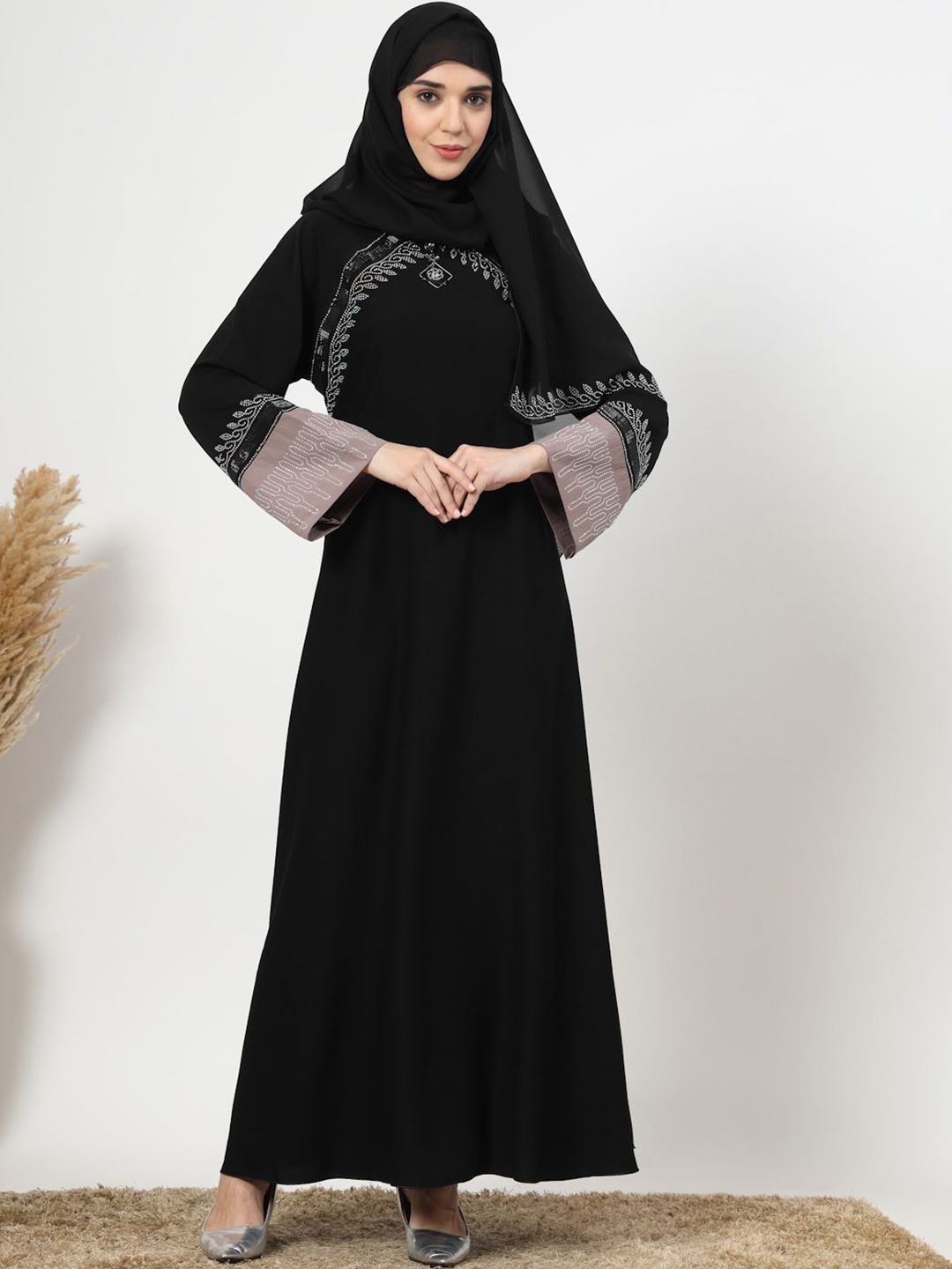 

Klotthe Embellished Round Neck Long Sleeves Abaya With Scarf, Black