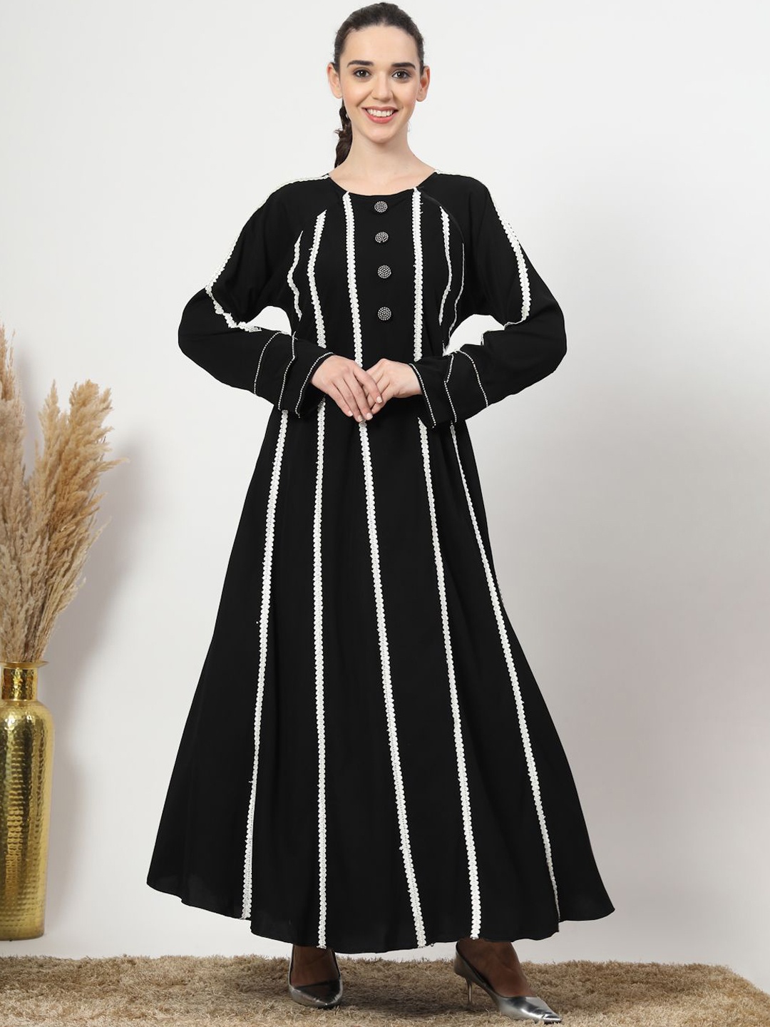 

Klotthe Embroidered Round Neck Long Sleeves Abaya With Scarf, Black