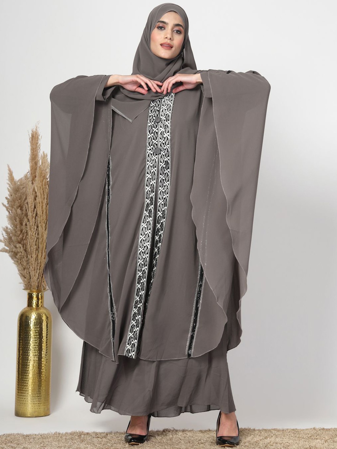 

Klotthe Embroidered Round Neck Long Sleeves Abaya With Scarf, Brown