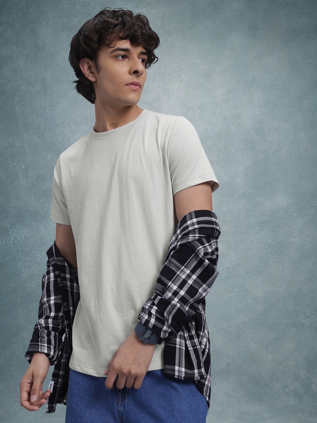 

The Roadster Lifestyle Co. Solid T-shirt with Graphic Print Detail, Grey