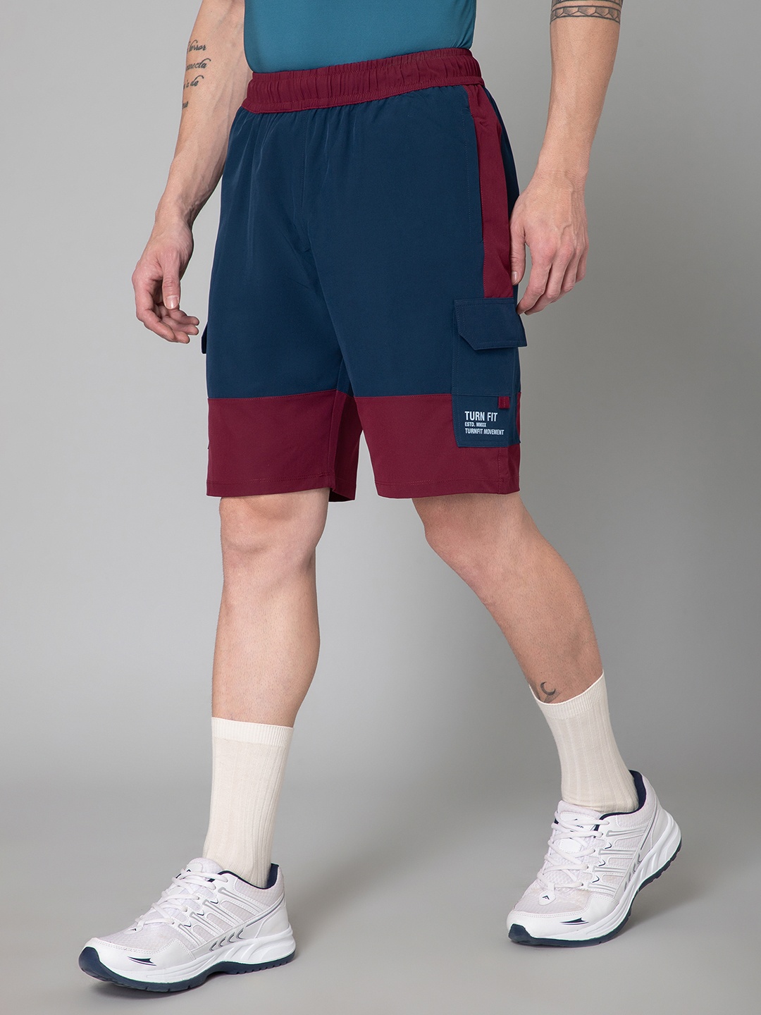 TURNFIT Men Colourblocked Outdoor Cargo Shorts with Technology, Blue
