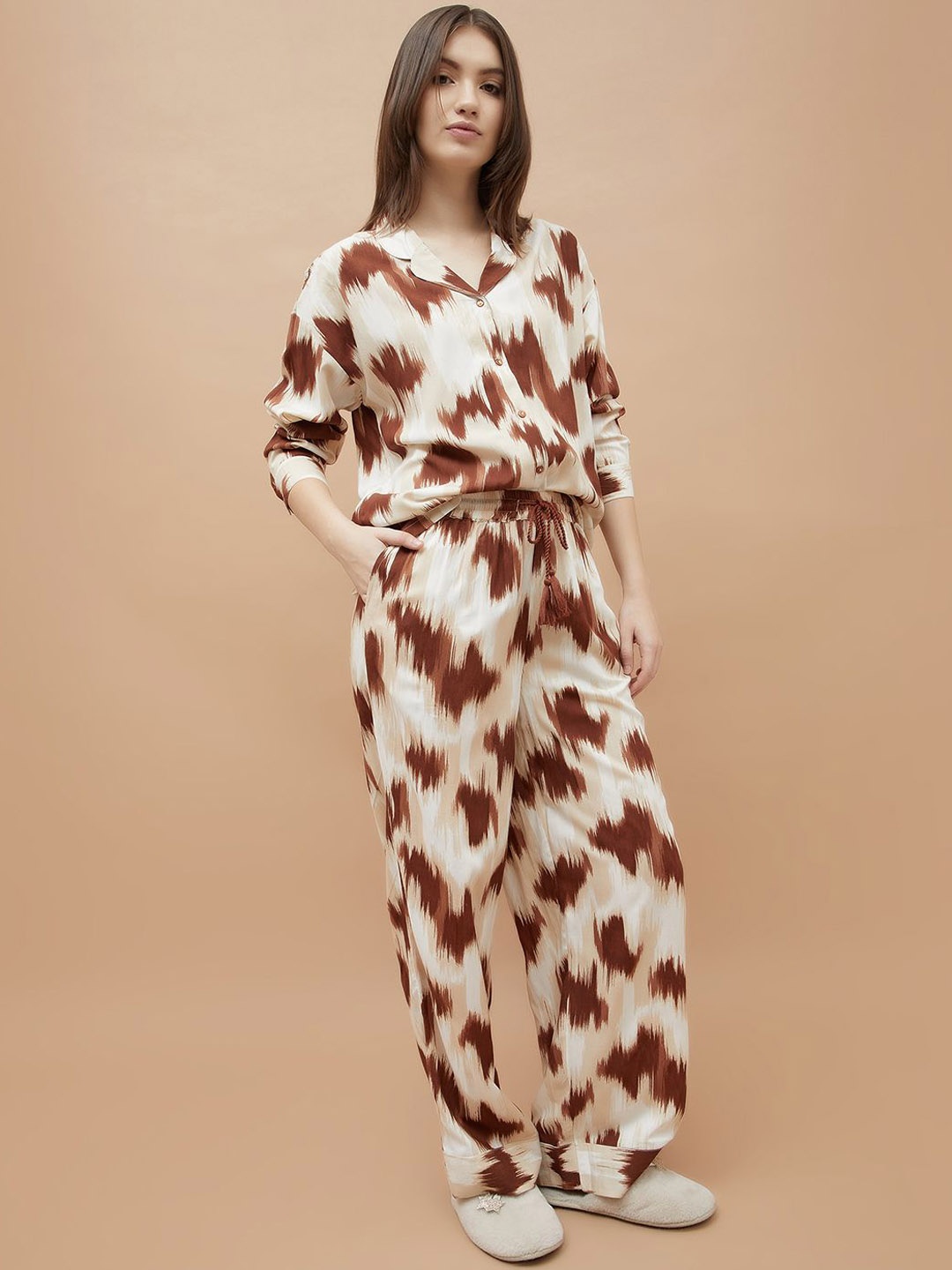 

Ginger by Lifestyle Women Printed Lapel Collar Night suit, Cream