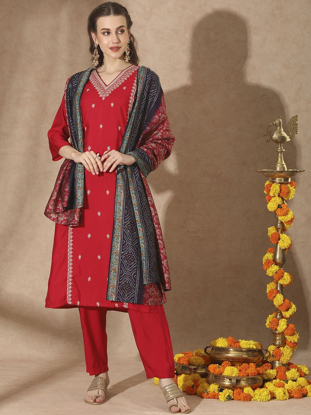 

FASHOR Floral Embroidered Sequinned Muslin Silk Straight Kurta With Trousers & Dupatta, Red