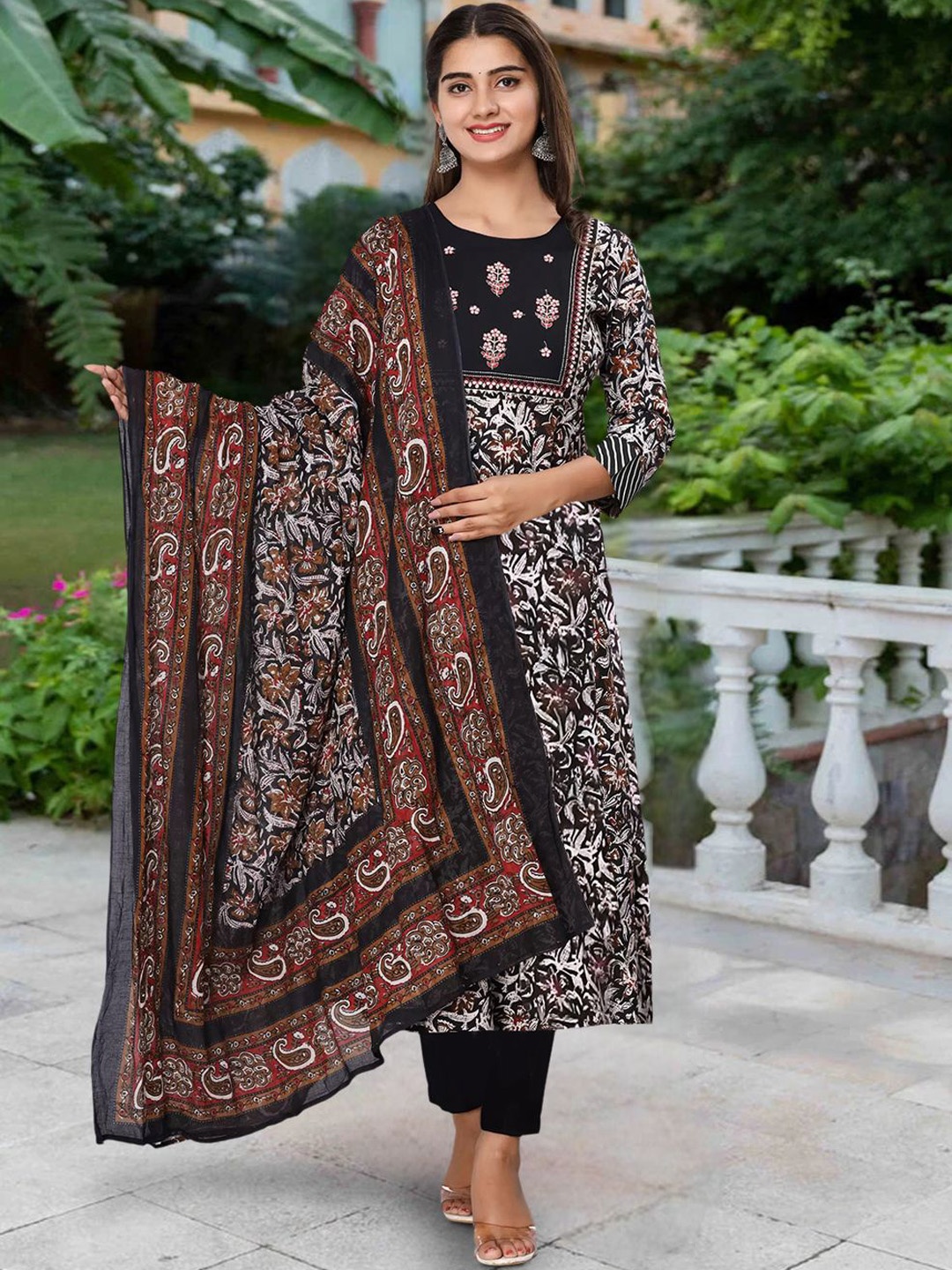 

7Threads Floral Printed Round Neck Thread Work Straight Kurta With Trousers And Dupatta, Black