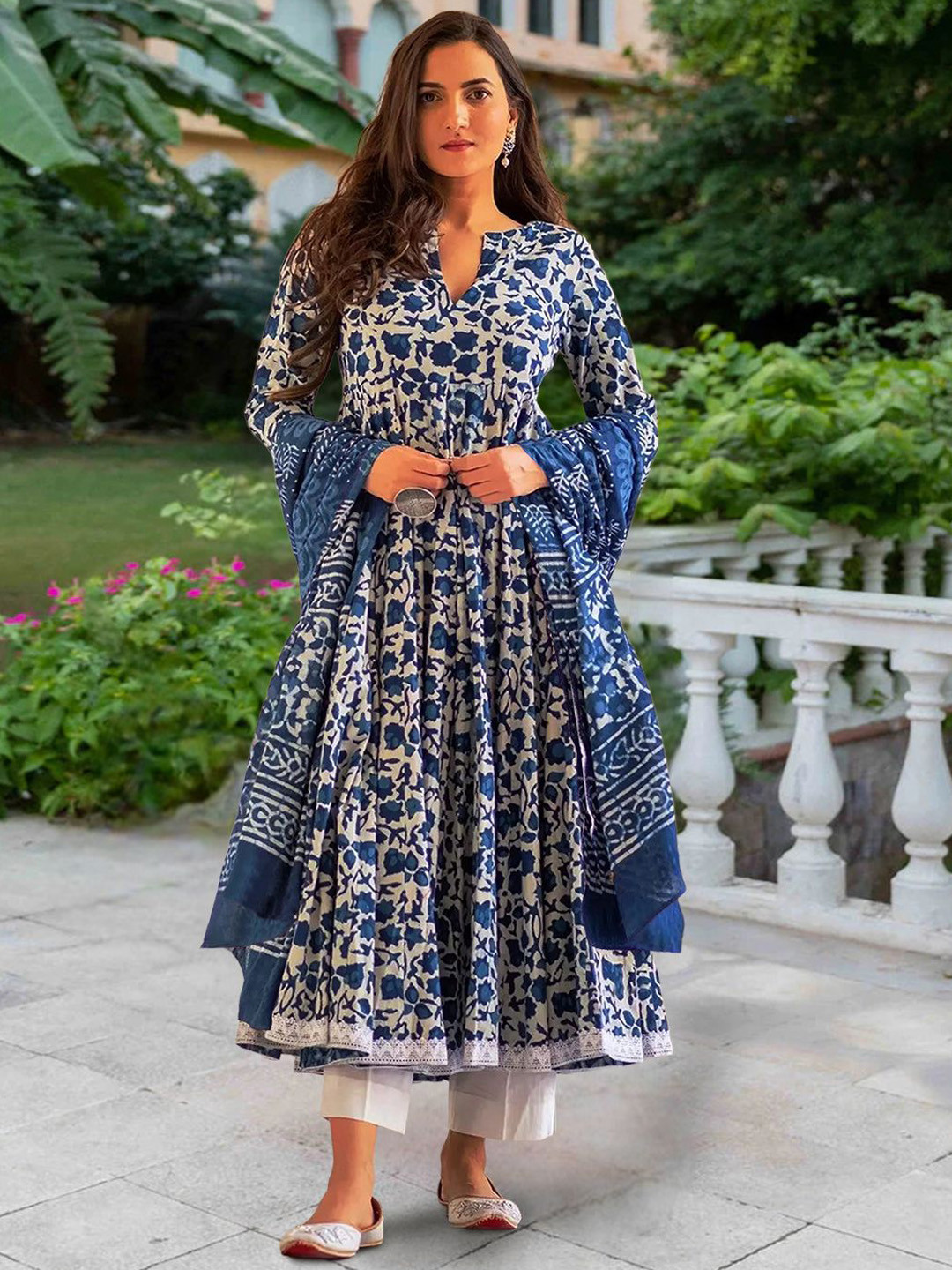

7Threads Floral Printed Mandarin Collar Anarkali Kurta with Trousers And Dupatta, Navy blue