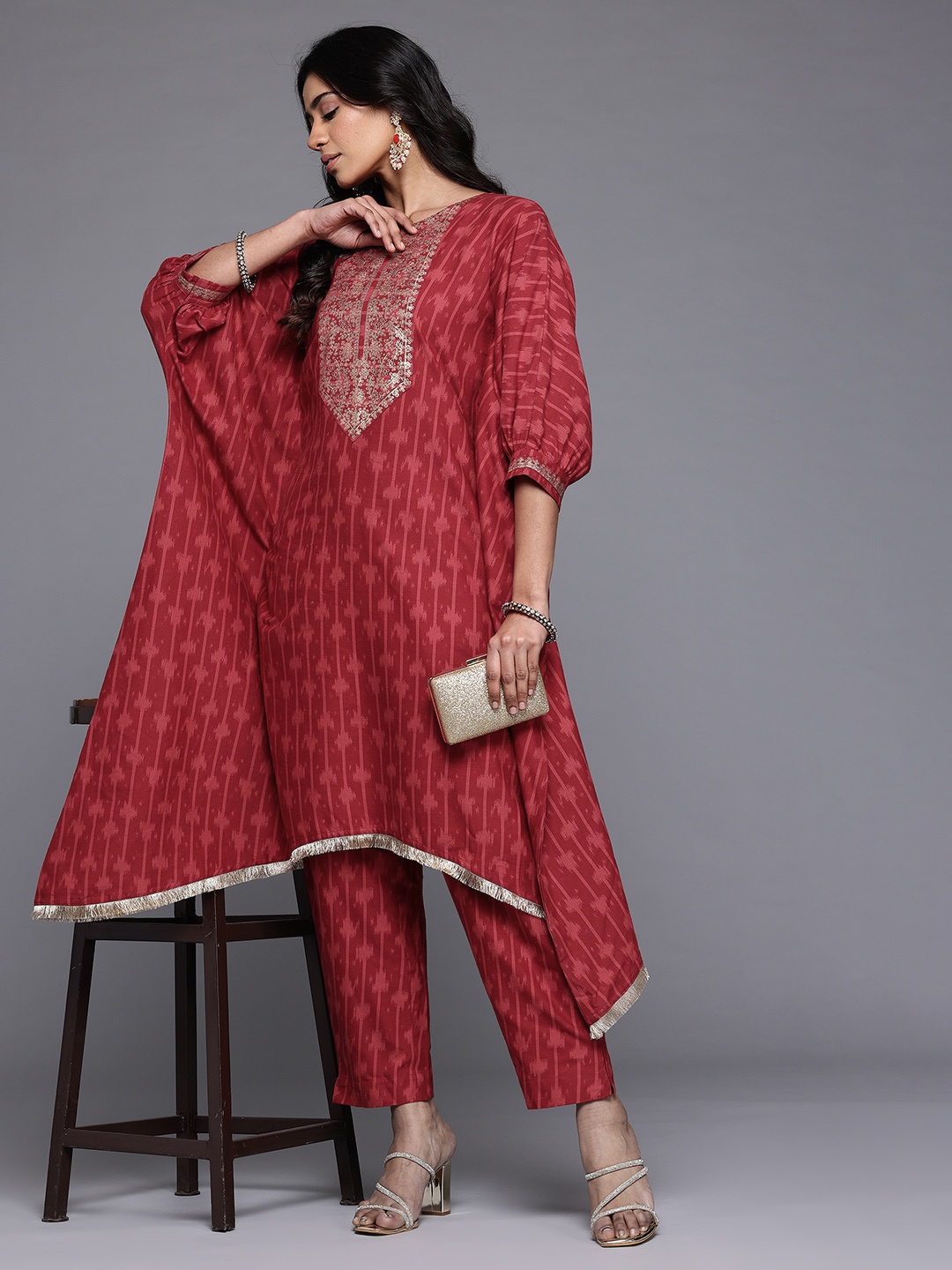 

Ahalyaa Women Printed Pure Cotton Kurta with Trousers, Red