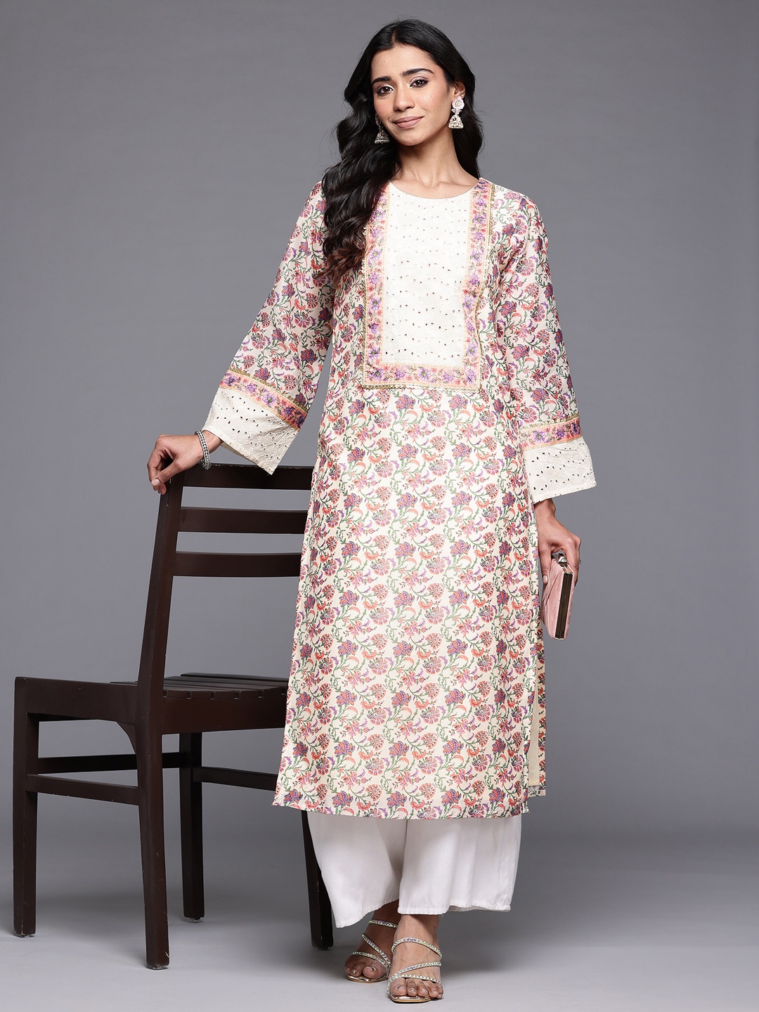 

Ahalyaa Floral Printed Flared Sleeves Sequinned Kurta, Multi