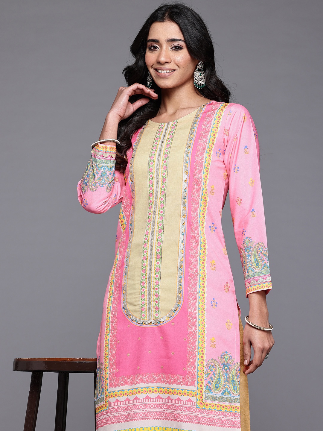 

Ahalyaa Paisley Printed Gotta Patti Crepe Kurta, Pink