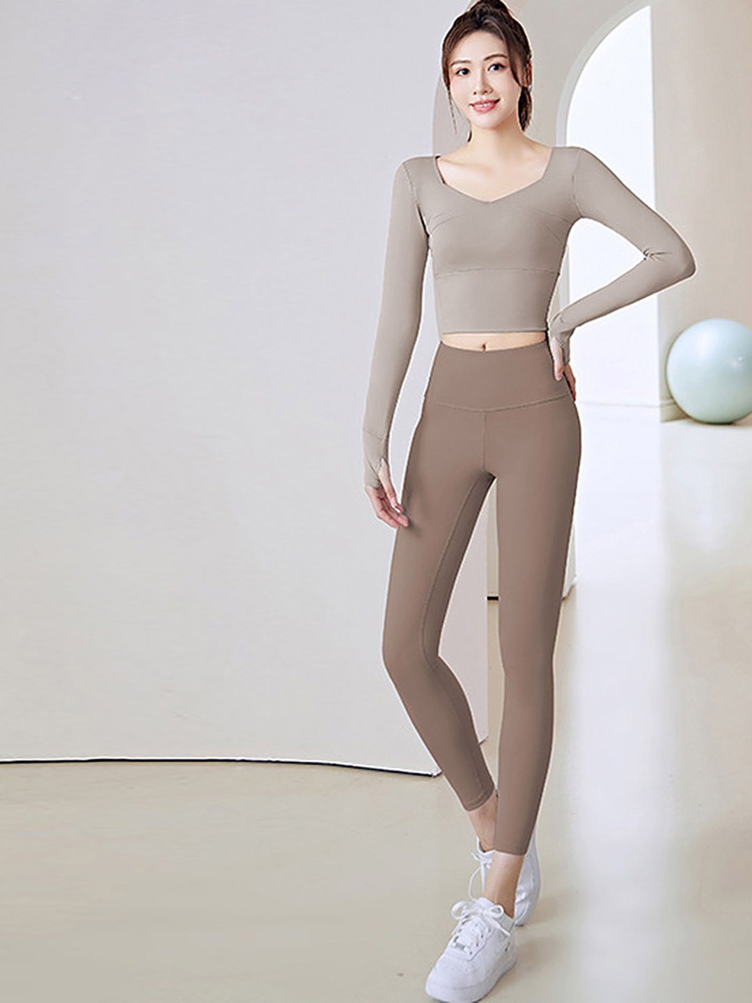 

LULU & SKY Long Sleeves Top With Tights, Brown