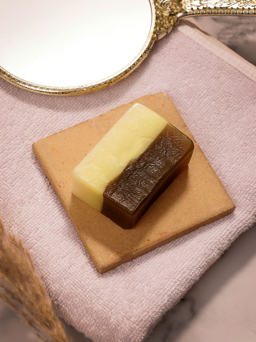 

Dhrohar Lemongrass Soap With Neem and Shea Butter- 100g, Green