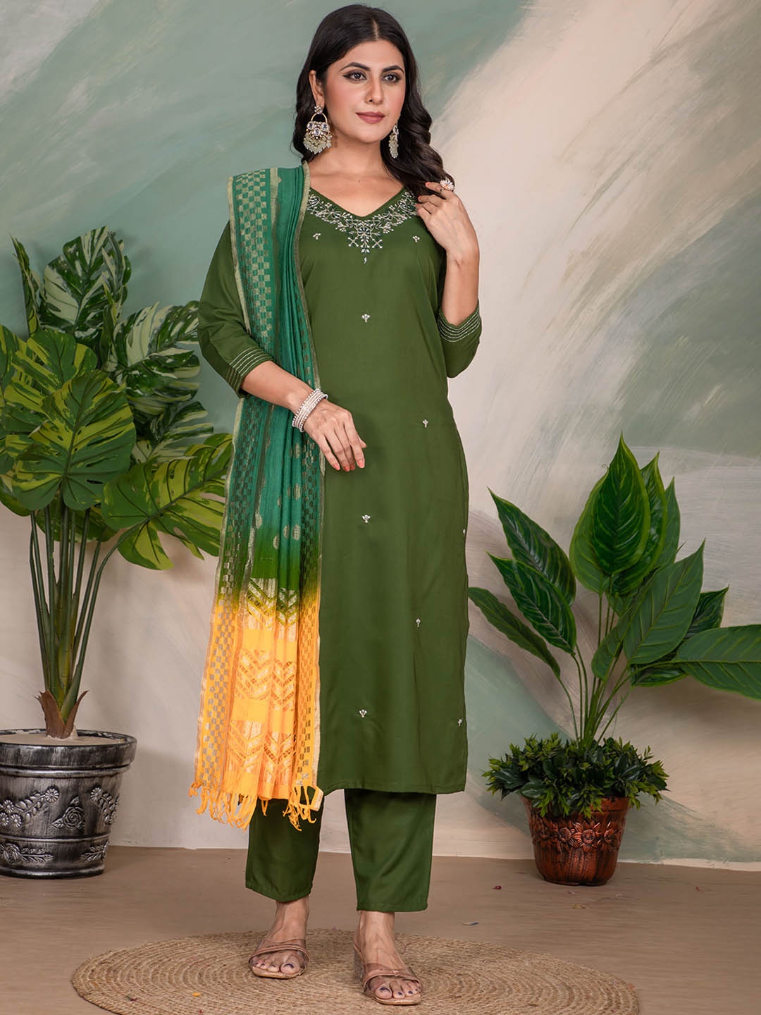 

SANJANA SILK Women Ethnic Motifs Embroidered Regular Thread Work Kurta with Trousers & With Dupatta, Green