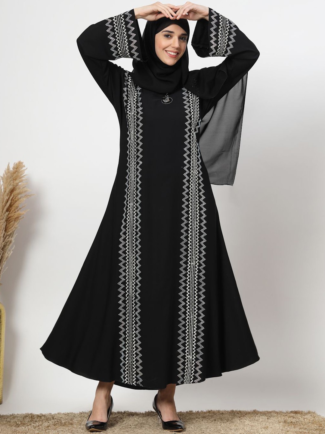 

Klotthe Embellished Round Neck Long Sleeves Abaya With Scarf, Black