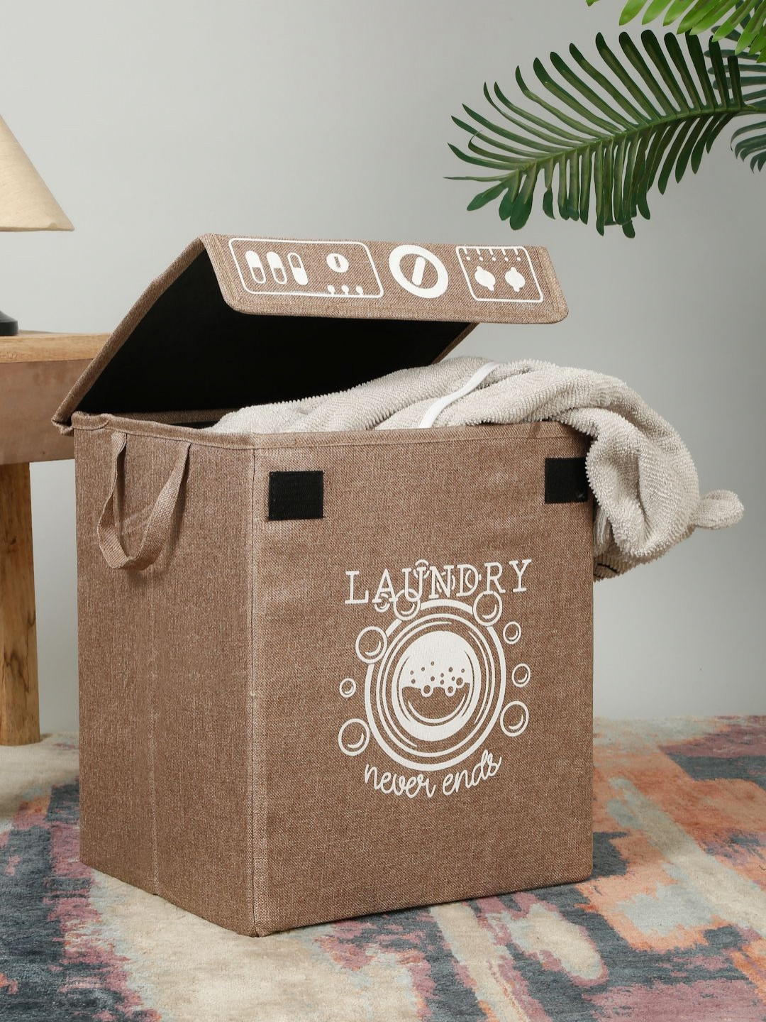 

SOKNACK Beige & White Printed Jute Foldable Laundry Bag