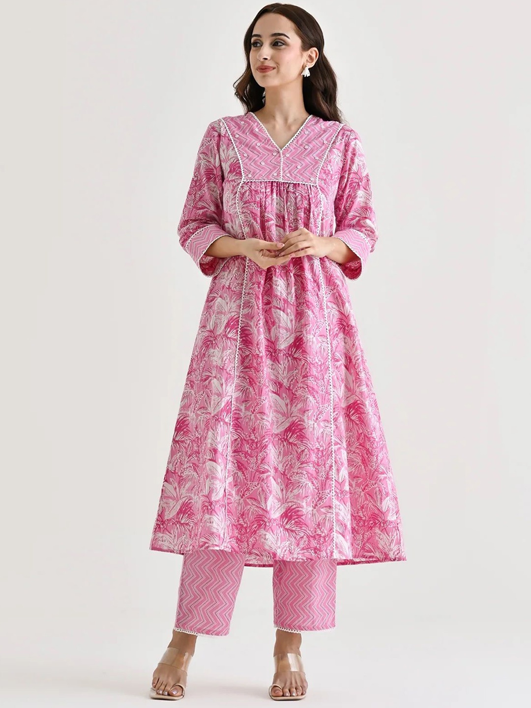 

Sitanjali Floral Printed Beads And Stones Kurta With Trouser, Pink