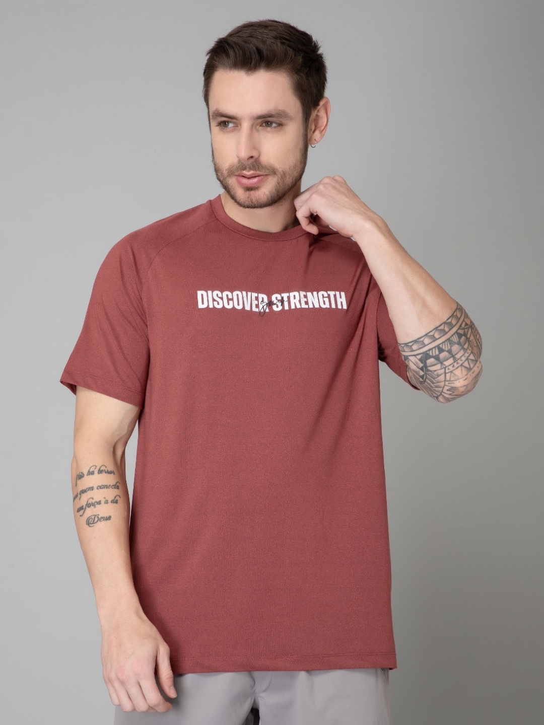 TURNFIT Men Typography Printed Moisture Wicking T-shirt, Maroon
